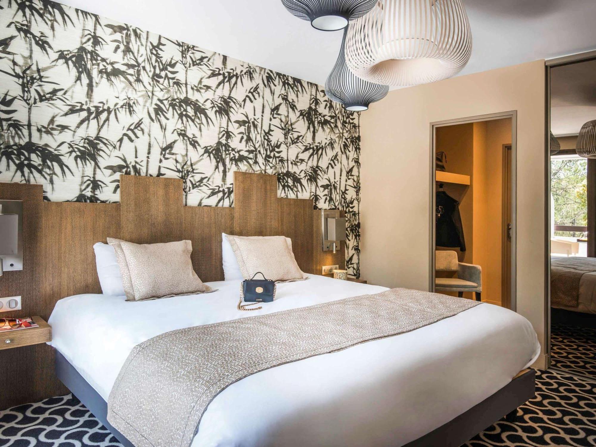 Hotel Mercure Golf De Barbaroux & 4*