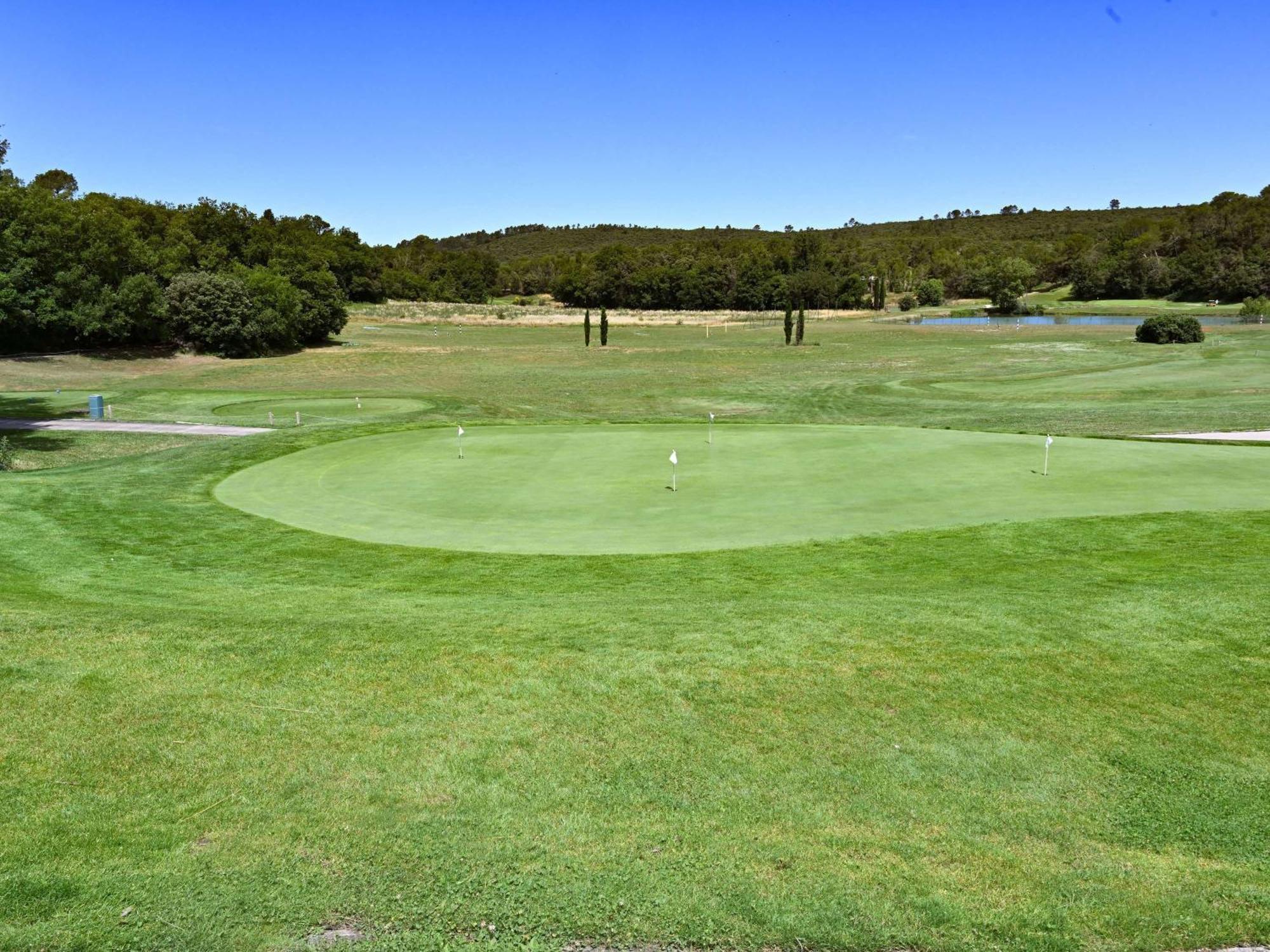 Hotel Mercure Golf De Barbaroux & 4*
