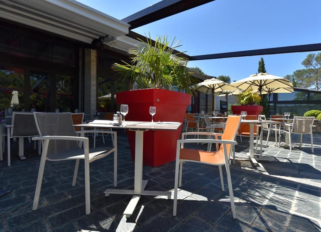 Hotel Mercure Golf De Barbaroux & 4*